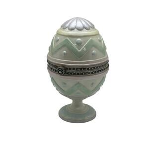 Boyds Bears 2002 Easter Eggstravaganza Hinged Egg Style 24802